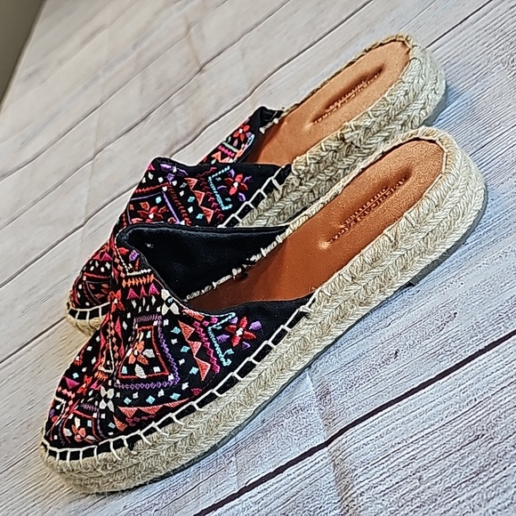 EUC AE sz 8 Aztecan slip on shoes, black/pink/purple/teal/white - Picture 7 of 7